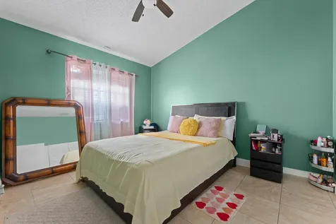 31 Peachtree Place Boynton Beach FL 33436