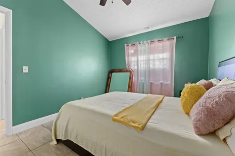 31 Peachtree Place Boynton Beach FL 33436