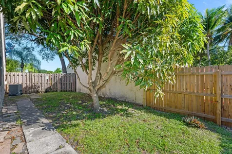 31 Peachtree Place Boynton Beach FL 33436