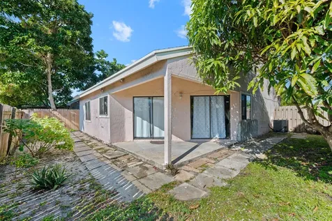 31 Peachtree Place Boynton Beach FL 33436