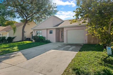 31 Peachtree Place Boynton Beach FL 33436