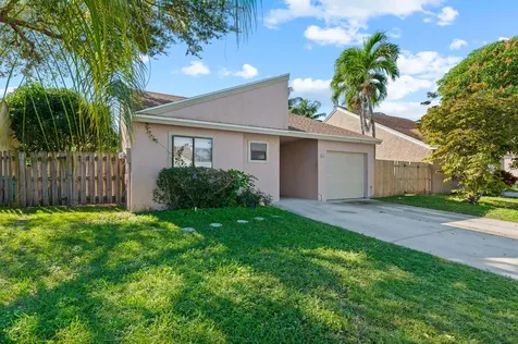 31 Peachtree Place Boynton Beach FL 33436