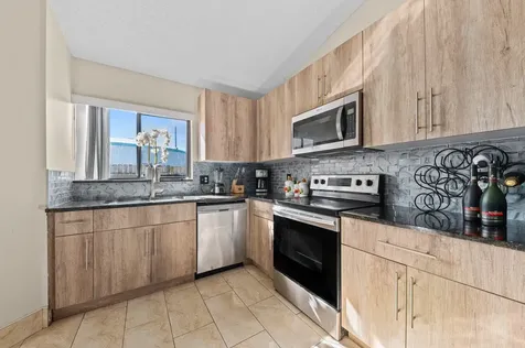 31 Peachtree Place Boynton Beach FL 33436