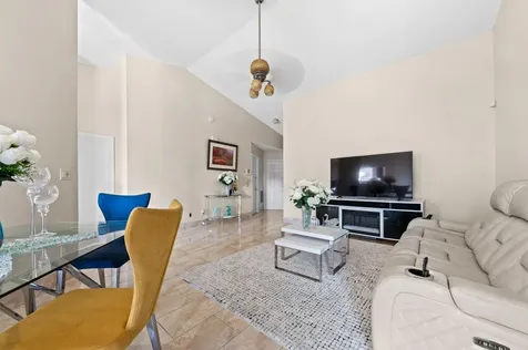31 Peachtree Place Boynton Beach FL 33436