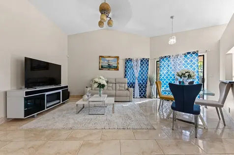 31 Peachtree Place Boynton Beach FL 33436
