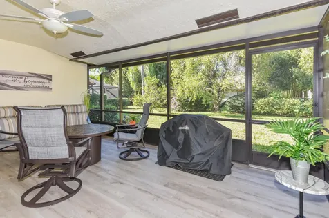 438 Sw Jefferson Circle Port Saint Lucie FL 34986