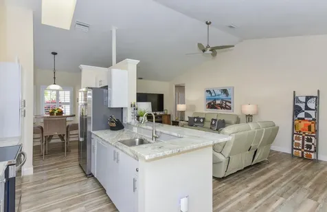 438 Sw Jefferson Circle Port Saint Lucie FL 34986