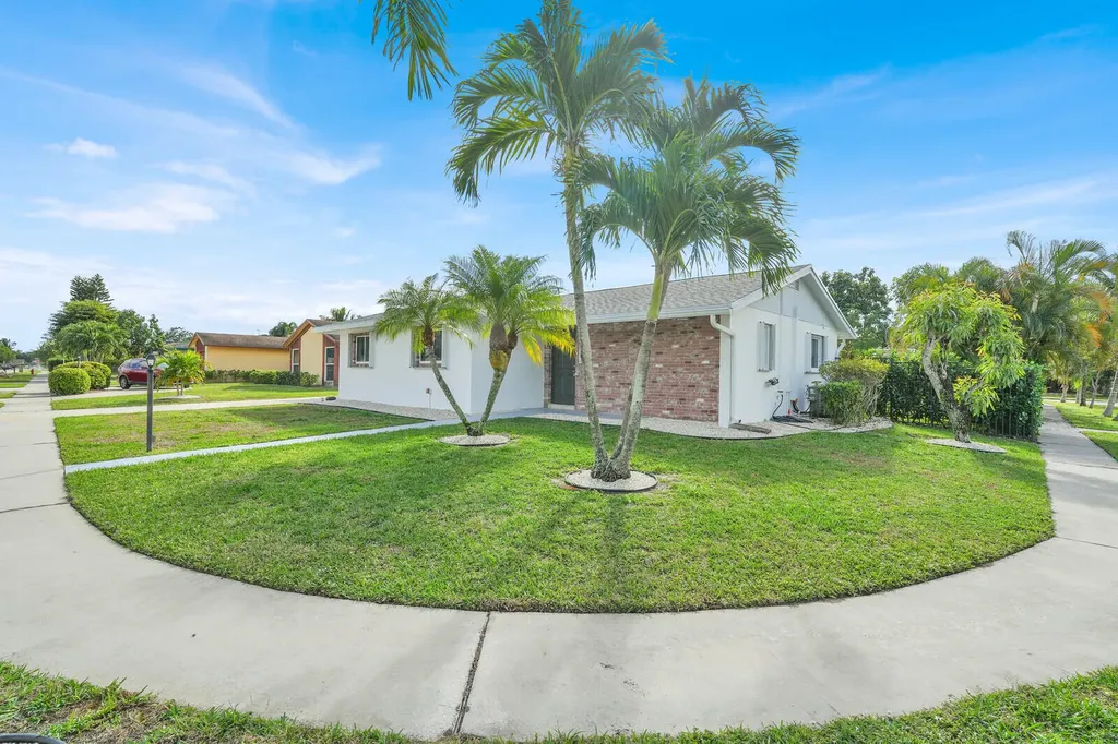 6524 Sleepy Willow Way Delray Beach FL 33484