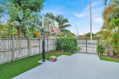 6524 Sleepy Willow Way Delray Beach FL 33484