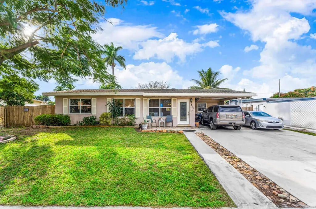 305 Henthorne Drive Palm Springs FL 33461