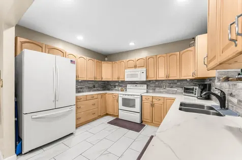 305 Henthorne Drive Palm Springs FL 33461