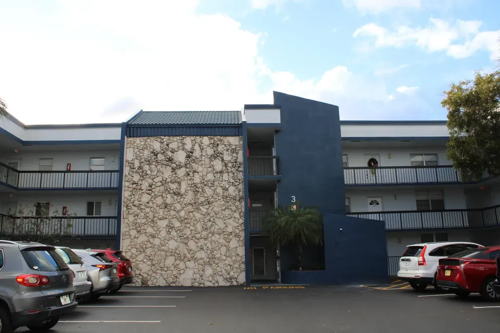 3200 Holiday Springs Boulevard Margate FL 33063