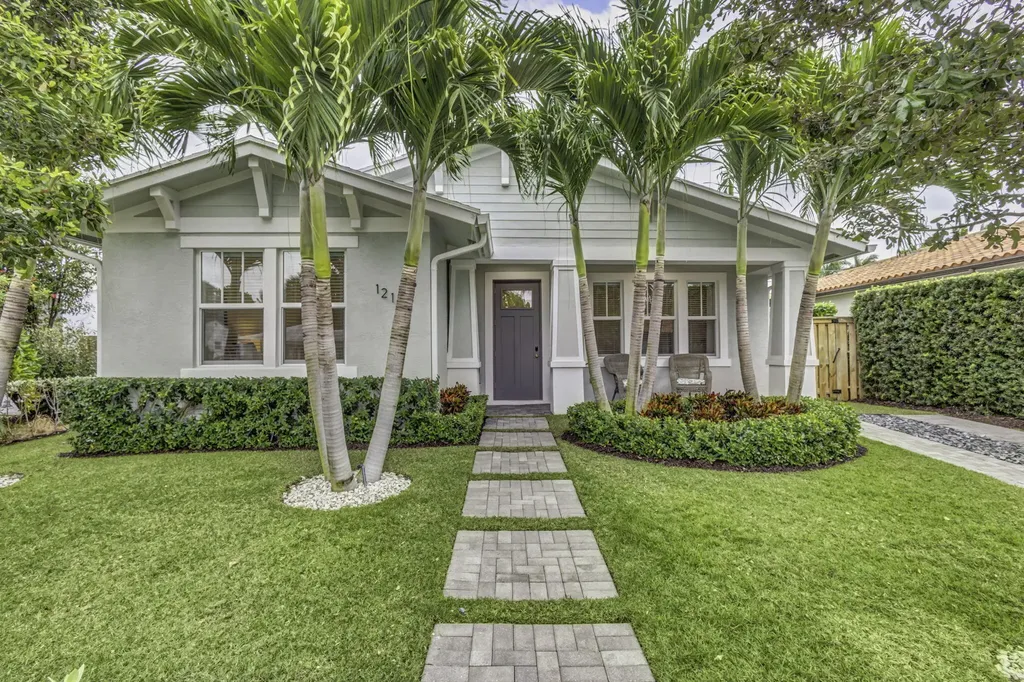 1218 N Palmway Lake Worth Beach FL 33460