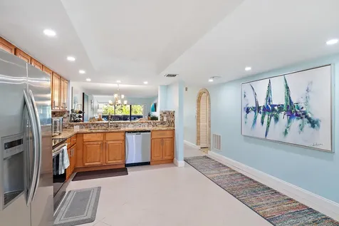 1036 Us Highway 1 North Palm Beach FL 33408
