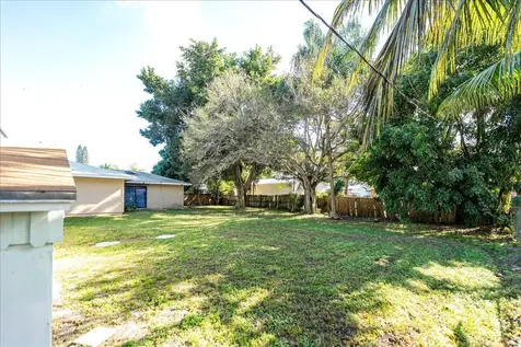 1813 Edgevale Road Fort Pierce FL 34982