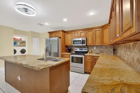 966 Nw 37th Avenue Delray Beach FL 33445