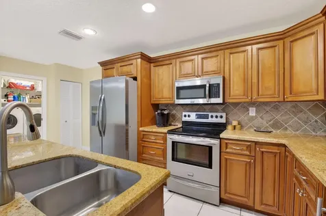 966 Nw 37th Avenue Delray Beach FL 33445