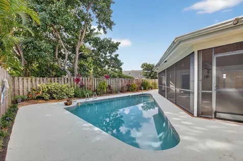 966 Nw 37th Avenue Delray Beach FL 33445