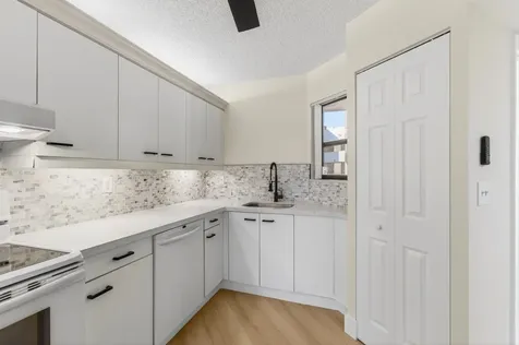 5900 Camino Del Sol Boca Raton FL 33433