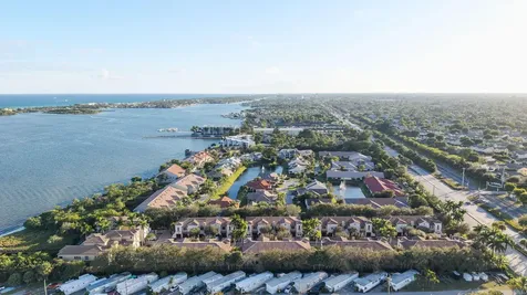 615 Via Villagio Hypoluxo FL 33462