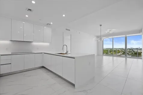 220 Lake Shore Drive West Palm Beach FL 33403