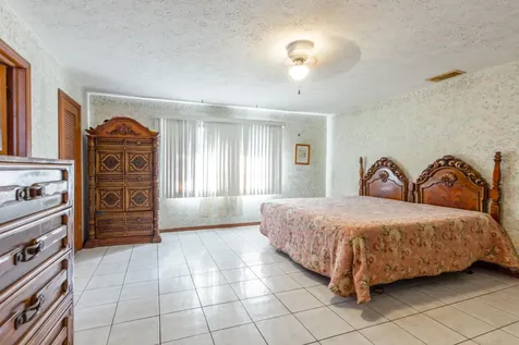 372 Sw Carter Avenue Port Saint Lucie FL 34983