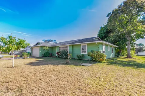 372 Sw Carter Avenue Port Saint Lucie FL 34983