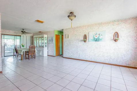 372 Sw Carter Avenue Port Saint Lucie FL 34983