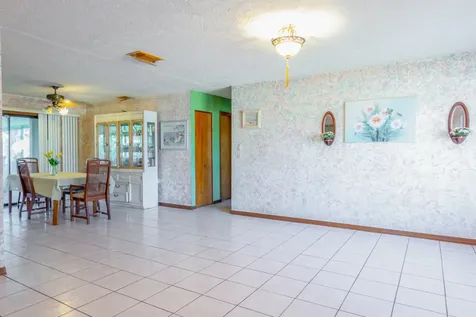 372 Sw Carter Avenue Port Saint Lucie FL 34983