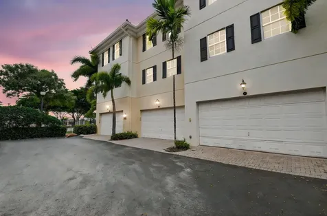2502 N Dixie Highway Lake Worth Beach FL 33460