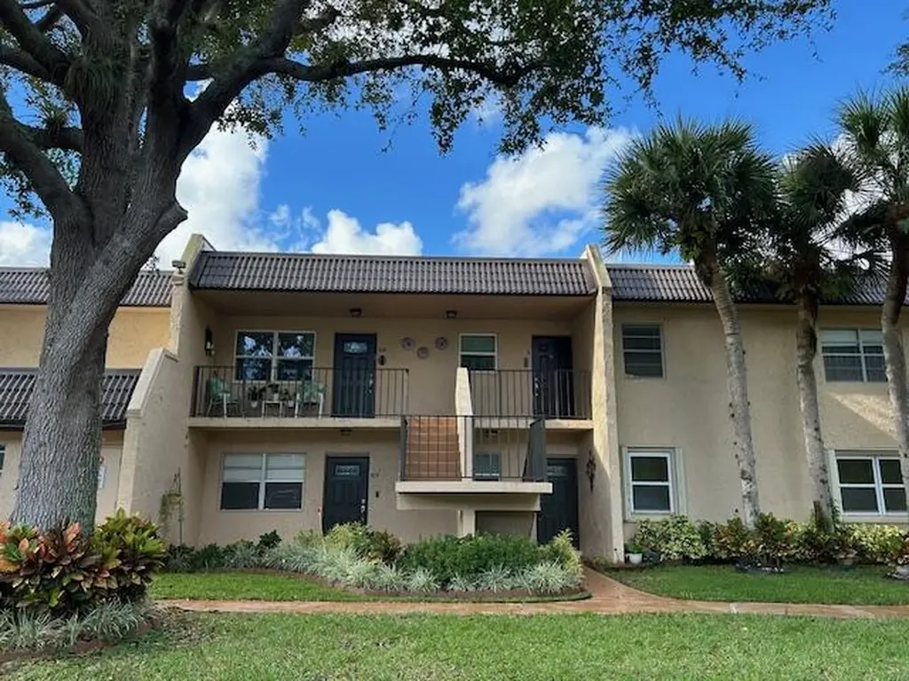 158 Lake Constance Drive West Palm Beach FL 33411