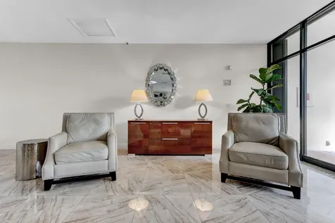 2000 Presidential Way West Palm Beach FL 33401
