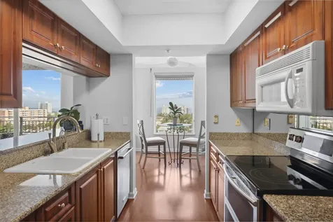 2880 Ne 14th Street Causeway Pompano Beach FL 33062