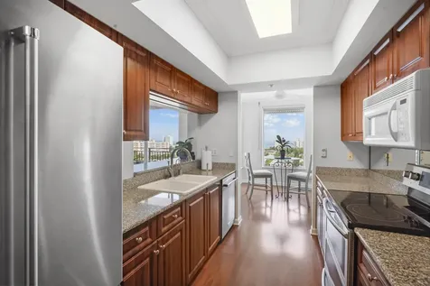 2880 Ne 14th Street Causeway Pompano Beach FL 33062