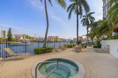 2880 Ne 14th Street Causeway Pompano Beach FL 33062