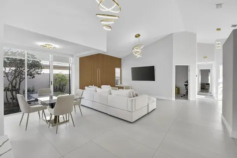 18 Selby Lane Palm Beach Gardens FL 33418