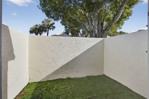 18 Selby Lane Palm Beach Gardens FL 33418