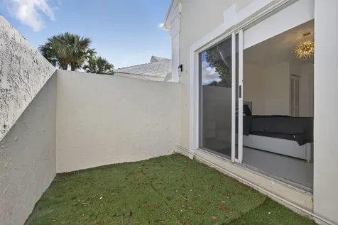 18 Selby Lane Palm Beach Gardens FL 33418