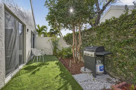 18 Selby Lane Palm Beach Gardens FL 33418