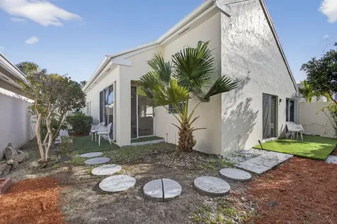 18 Selby Lane Palm Beach Gardens FL 33418