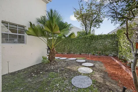 18 Selby Lane Palm Beach Gardens FL 33418