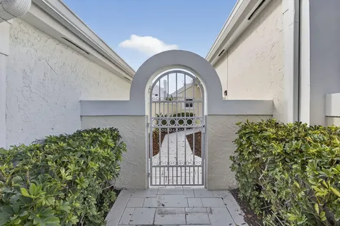 18 Selby Lane Palm Beach Gardens FL 33418