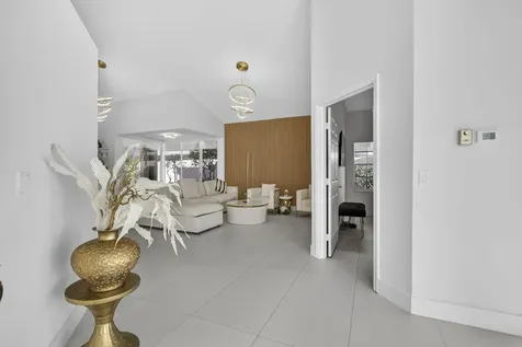 18 Selby Lane Palm Beach Gardens FL 33418