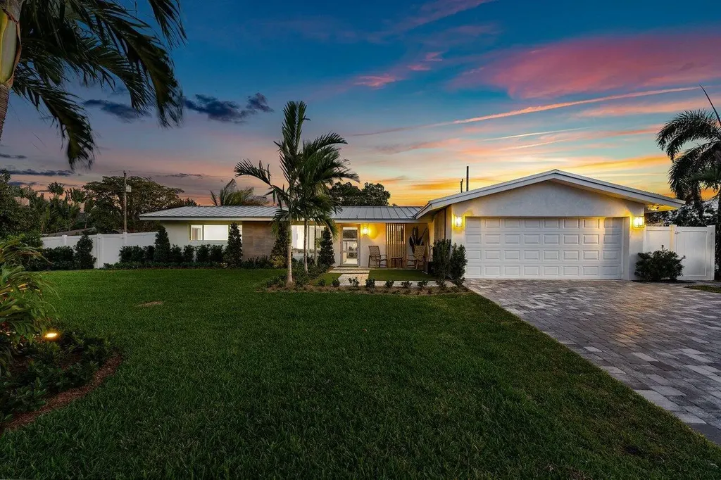 902 Sw 27th Place Boynton Beach FL 33435