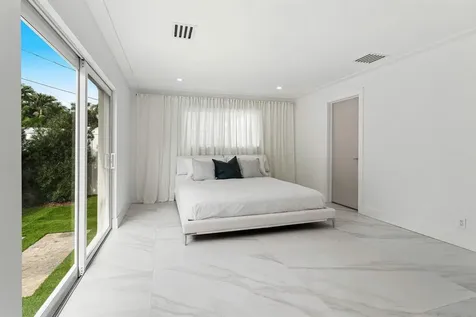 902 Sw 27th Place Boynton Beach FL 33435