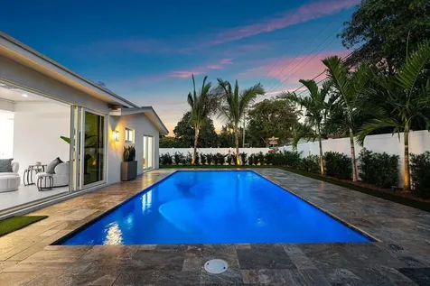 902 Sw 27th Place Boynton Beach FL 33435
