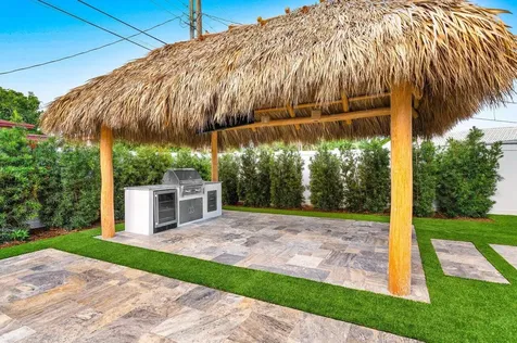 902 Sw 27th Place Boynton Beach FL 33435