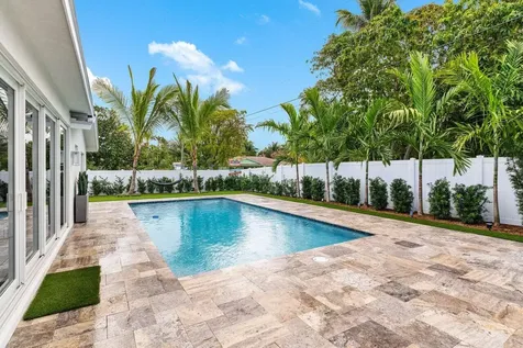 902 Sw 27th Place Boynton Beach FL 33435