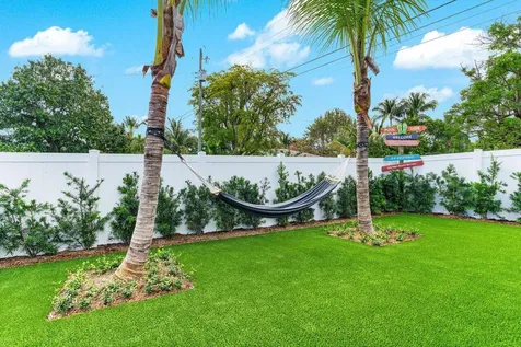 902 Sw 27th Place Boynton Beach FL 33435