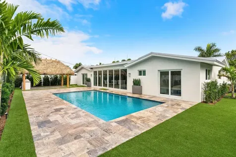 902 Sw 27th Place Boynton Beach FL 33435